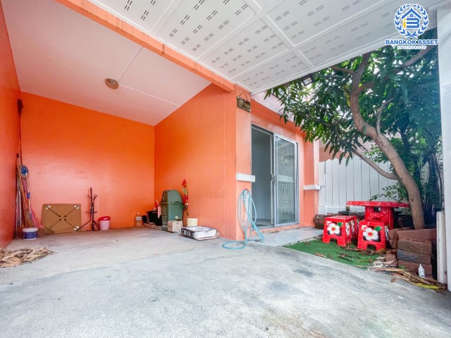 ทาวน์เฮ้าส์มือสองย่านนนทบุรี ม.พฤกษา37 กาญจนาภิเษก บนเนื้อที่ 16 ตร.ว. ฟังก์ชัน 3 ห้องนอน 2 ห้องน้ำ 1 ที่จอดรถ แถมฟรี! 1 เครื่องปรับอากาศ บ้านสภาพดี น่าอยู่ เชื่อมต่อถนนกาญจนาภิเษก ใกล้จุดขึ้นทางด่วน "ศรีรัช" และรถไฟฟ้าสายสีม่วง "สถานีสามแยกบางใหญ่" จองเลย